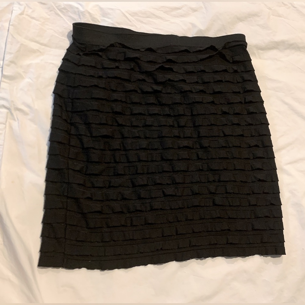 Banana republic black ruffle skirt -medium